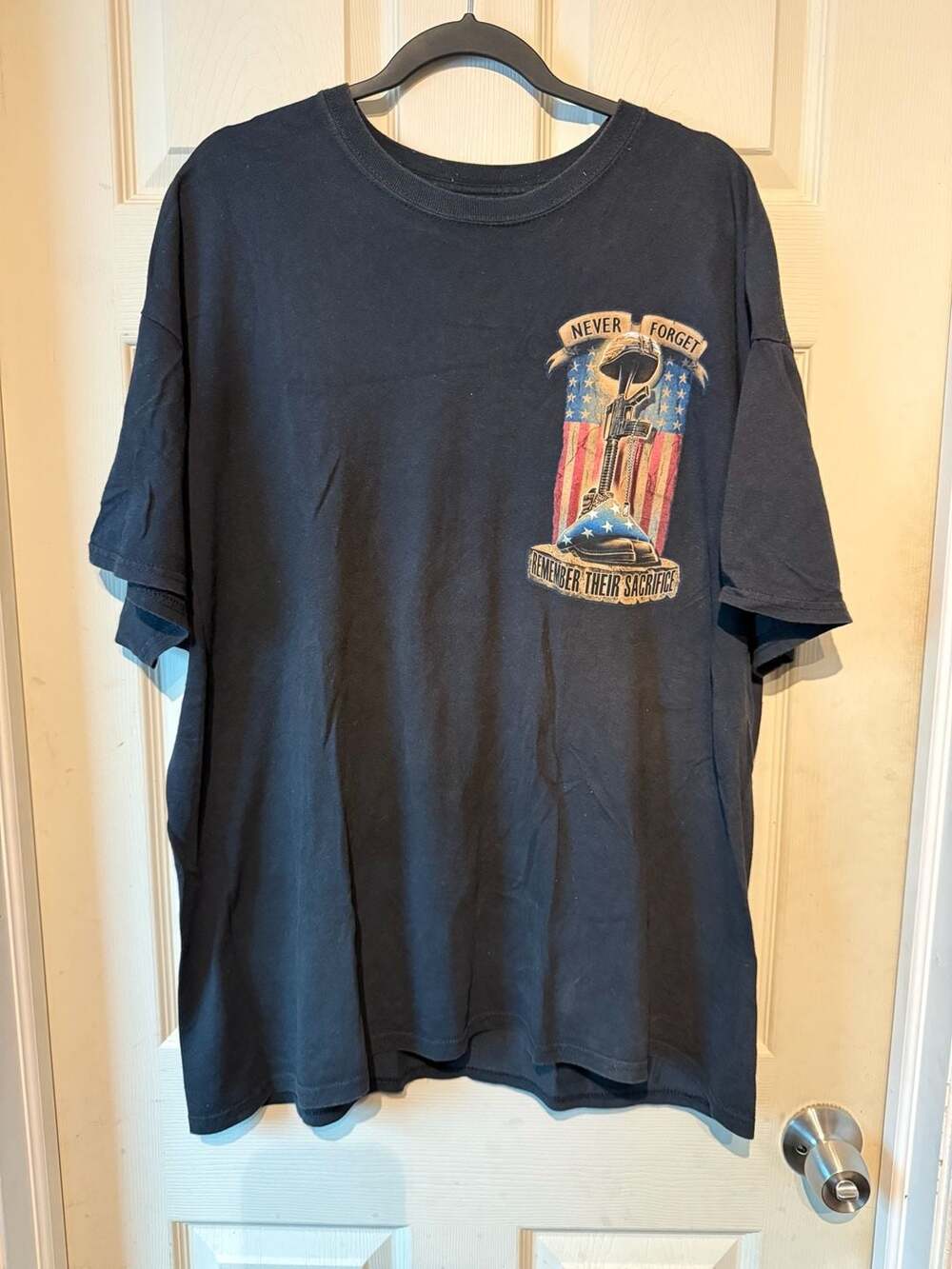 Gildan Military Graphic T-Shirt Size 2XL Honoring Our Heroes Black Tee
